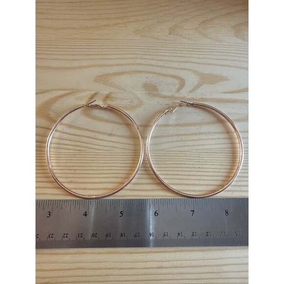 Large Rose Gold-Tone Metal Hoop Earrings With Snap Closure - Picture 4 of 4